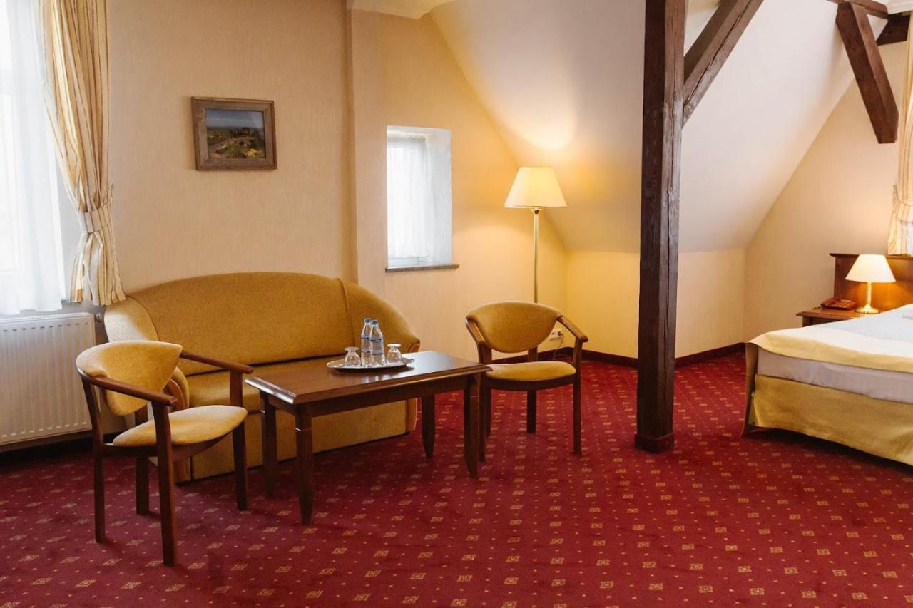 Hotel Jakub Sobieski Oława Kültér fotó