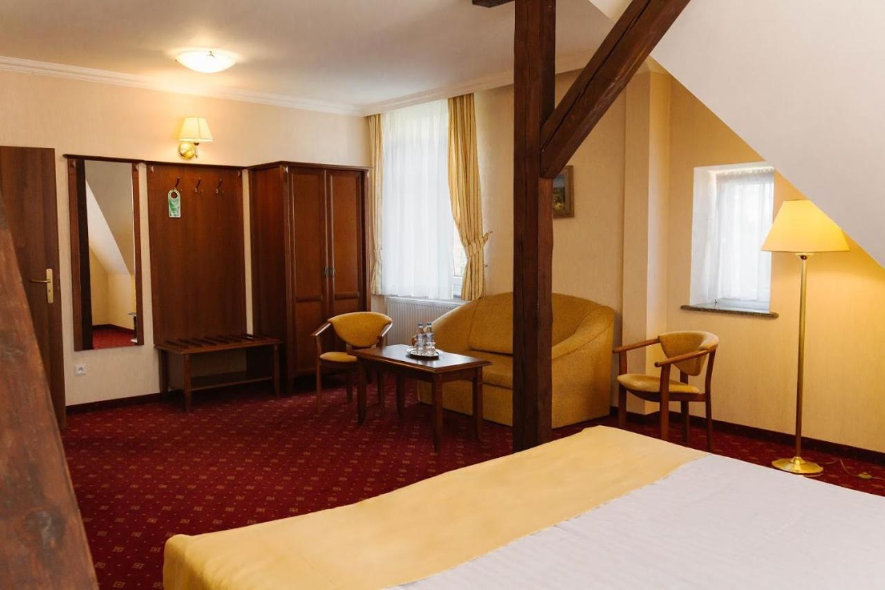 Hotel Jakub Sobieski Oława Kültér fotó