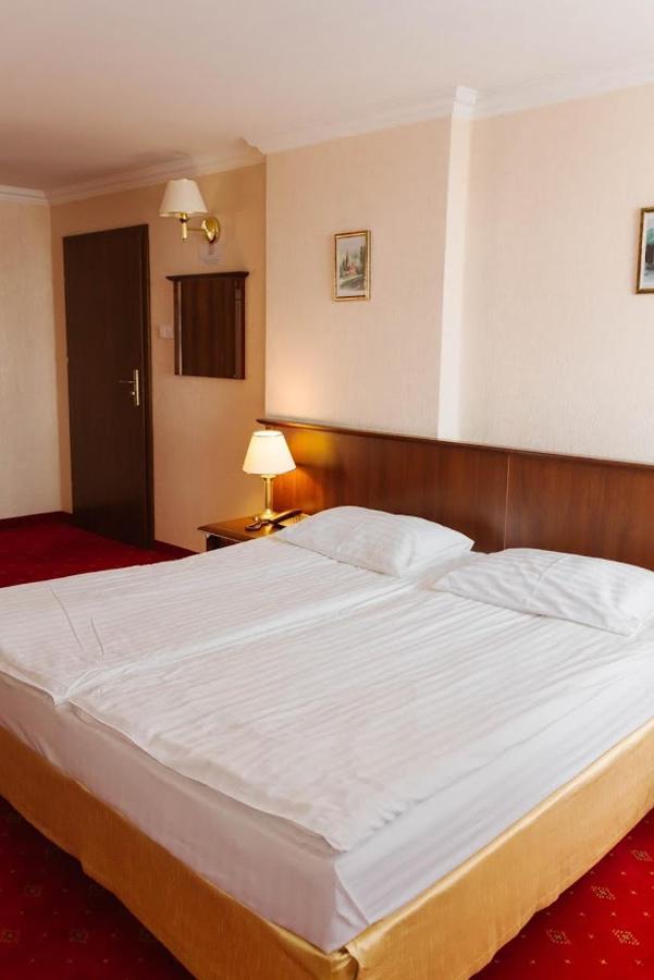 Hotel Jakub Sobieski Oława Kültér fotó
