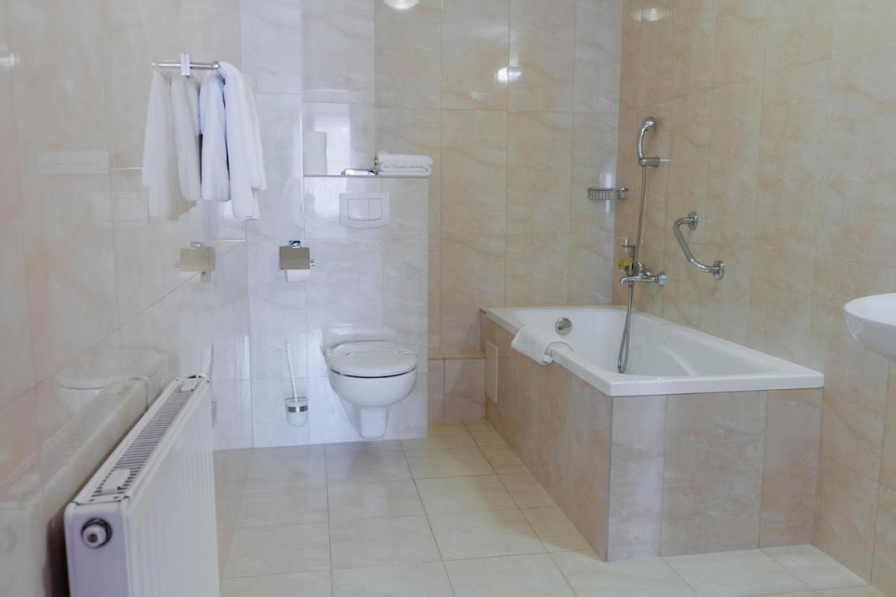 Hotel Jakub Sobieski Oława Kültér fotó