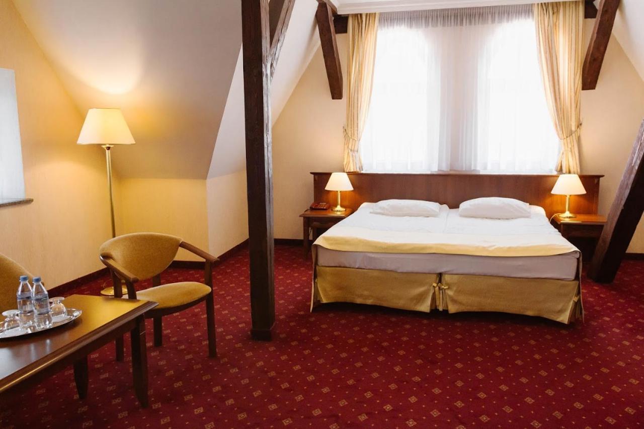 Hotel Jakub Sobieski Oława Kültér fotó