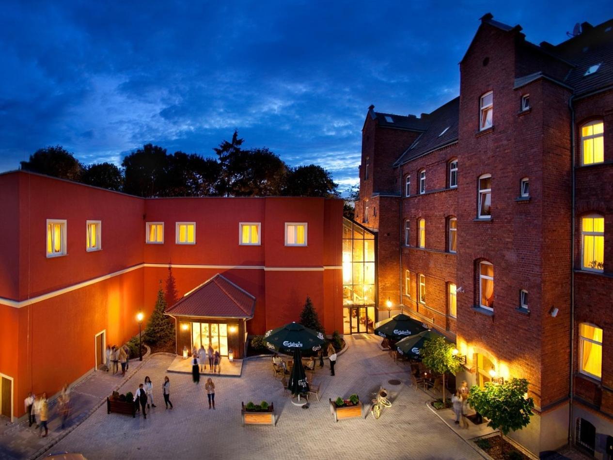 Hotel Jakub Sobieski Oława Kültér fotó