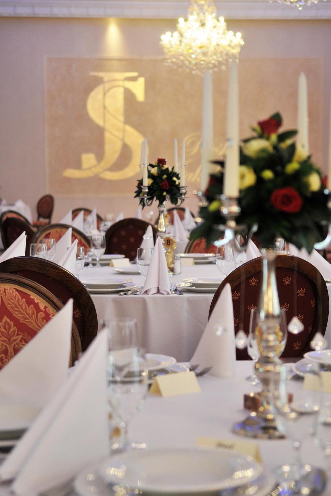 Hotel Jakub Sobieski Oława Kültér fotó