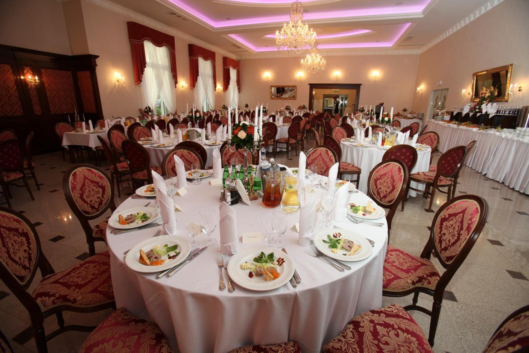 Hotel Jakub Sobieski Oława Kültér fotó