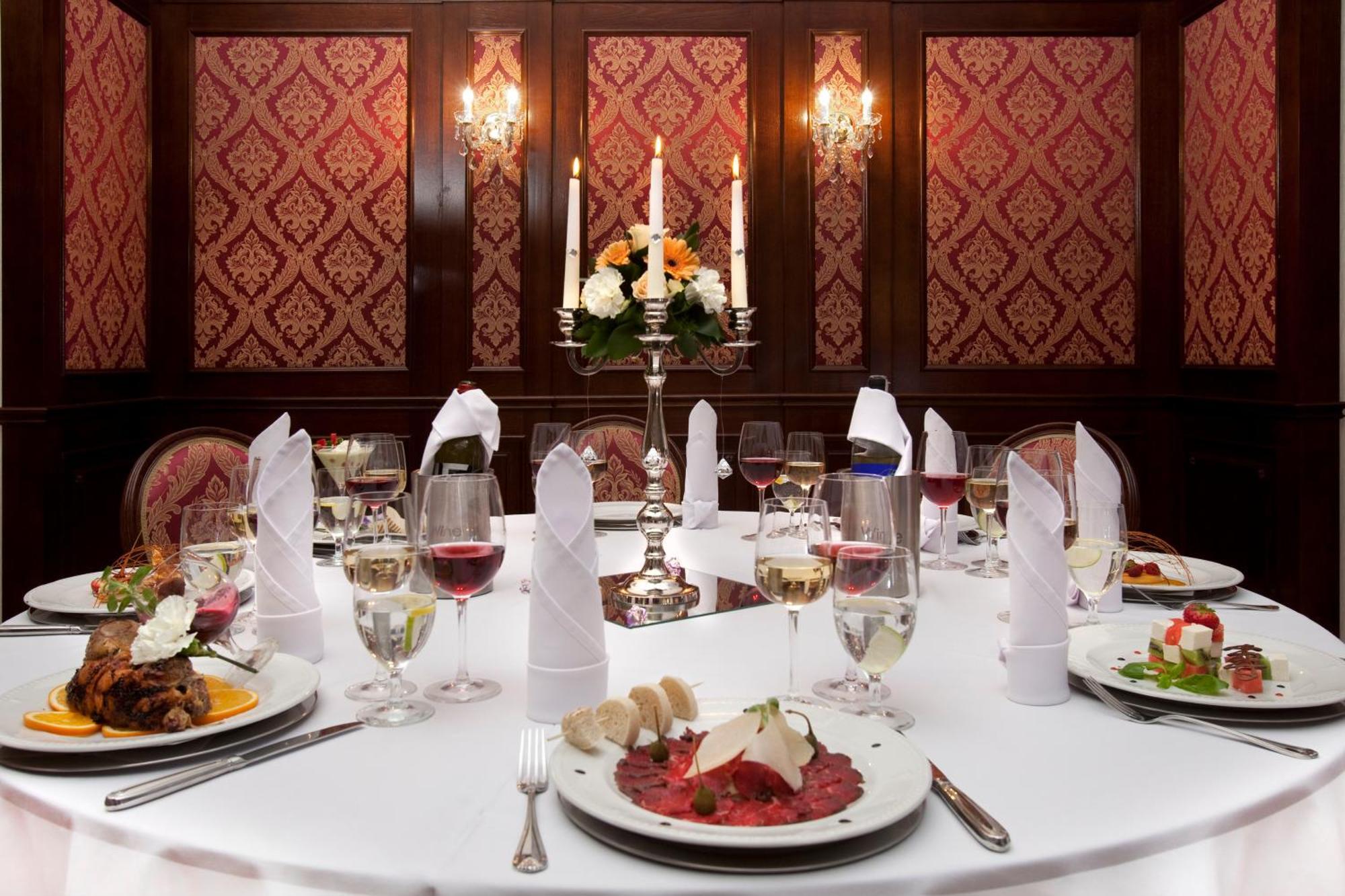 Hotel Jakub Sobieski Oława Kültér fotó